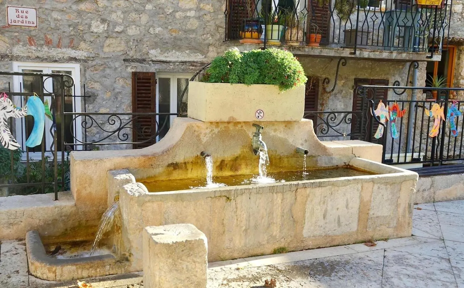Bed & Breakfast Charmant Studio Independant Le Broc Avec Parking Prive