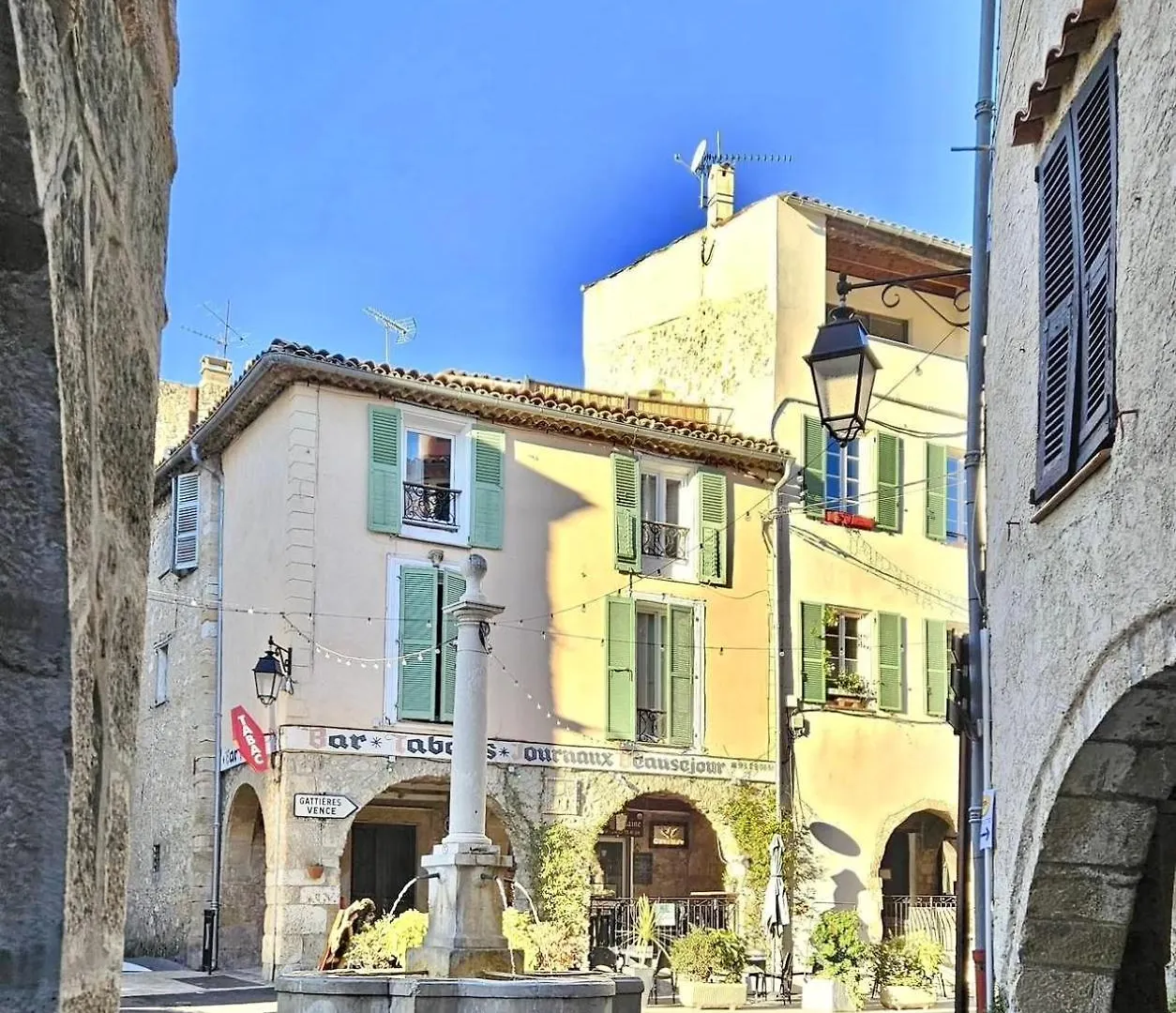 Charmant Studio Independant Le Broc Avec Parking Prive